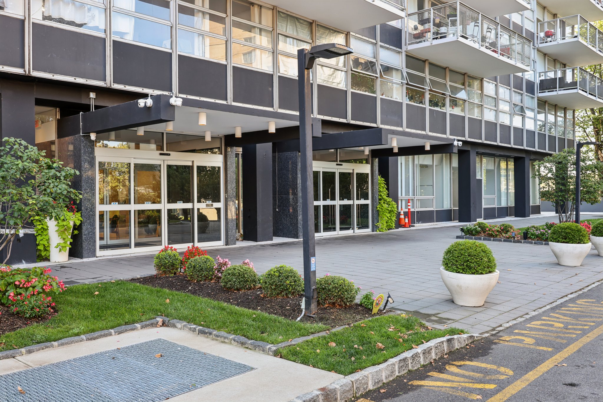 Boulevard East-S1509-1-004.jpg