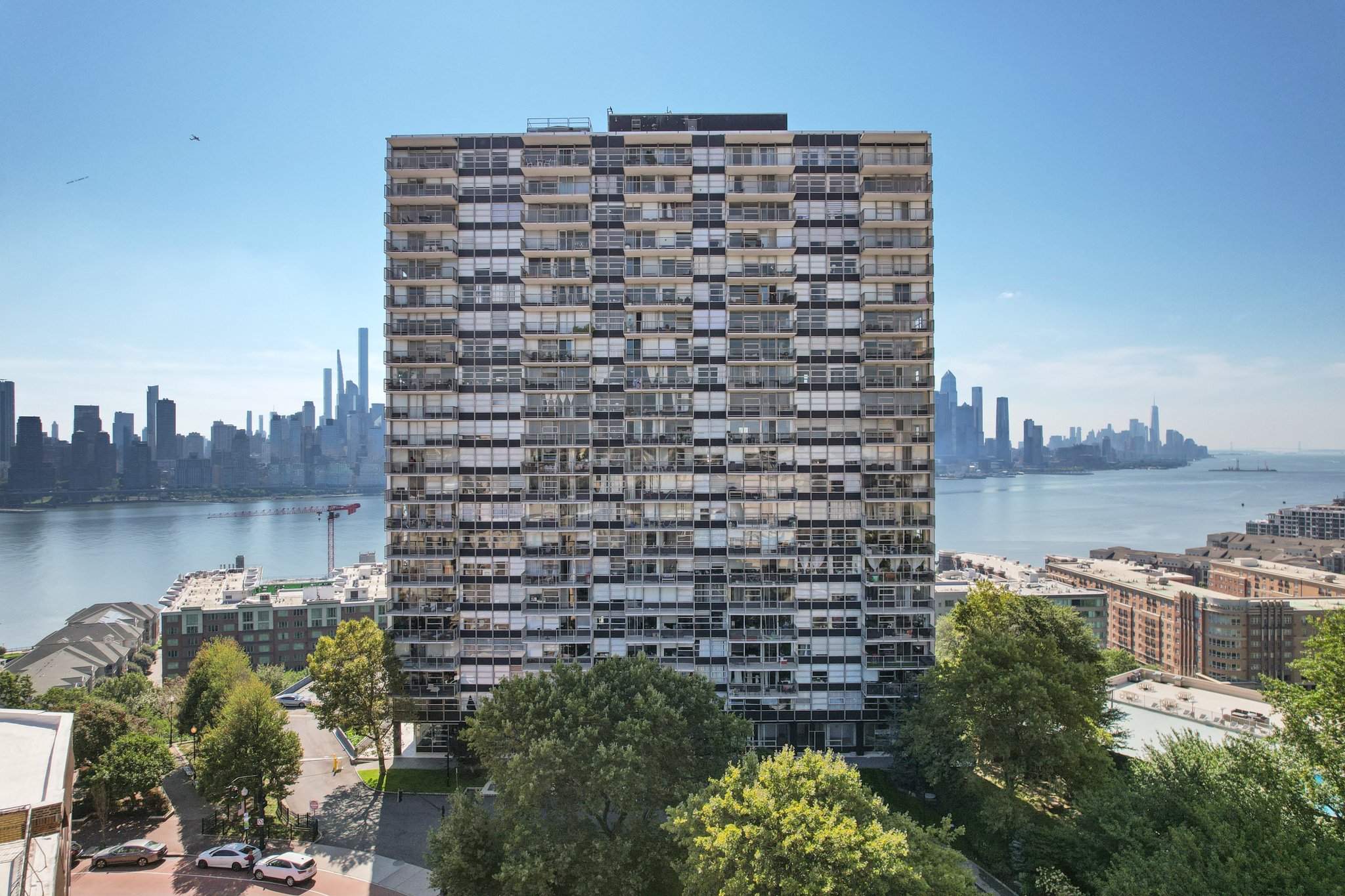 Boulevard East-S1509-1-005.jpg