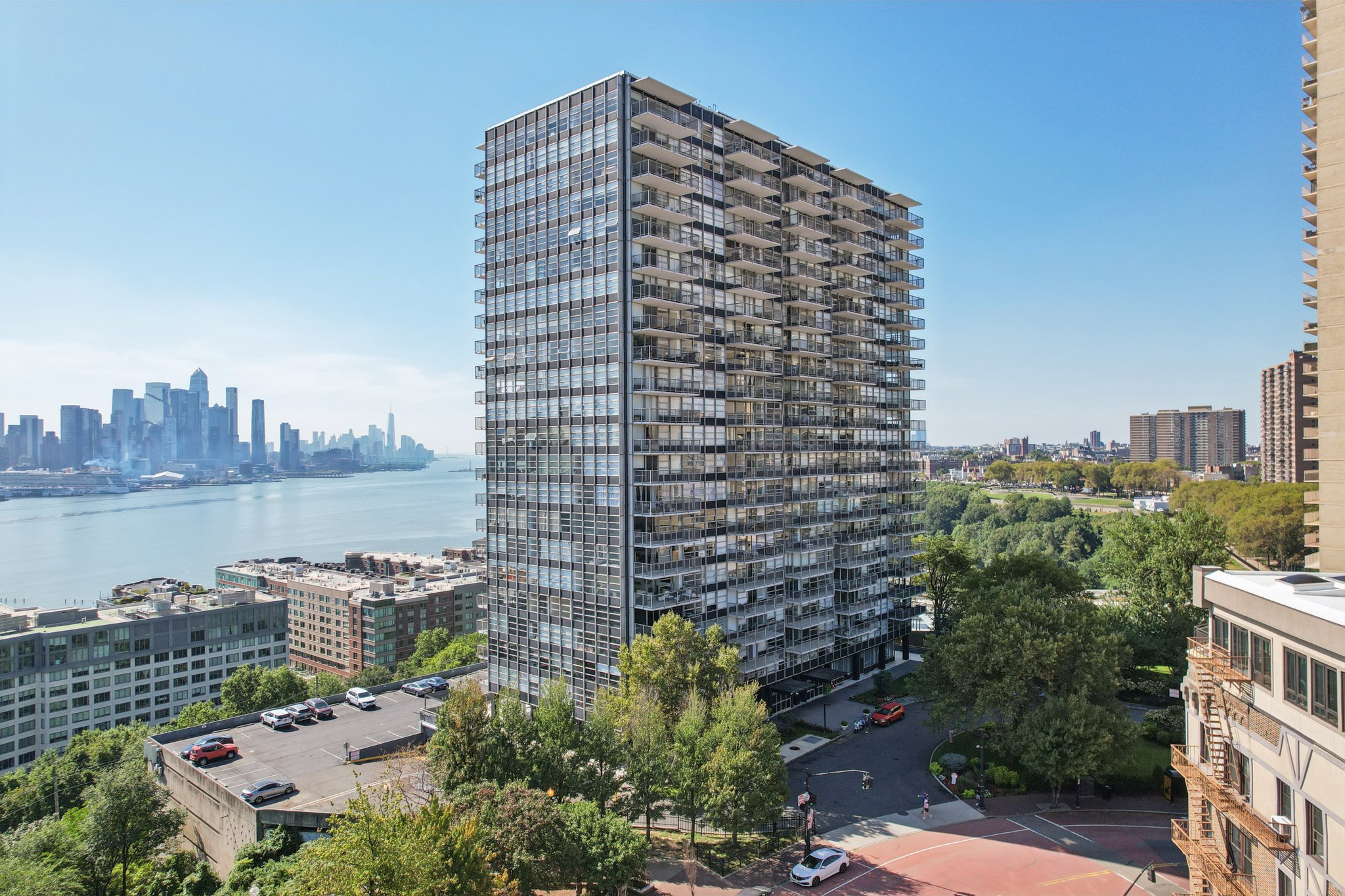 Boulevard East-S1509-1-006.jpg