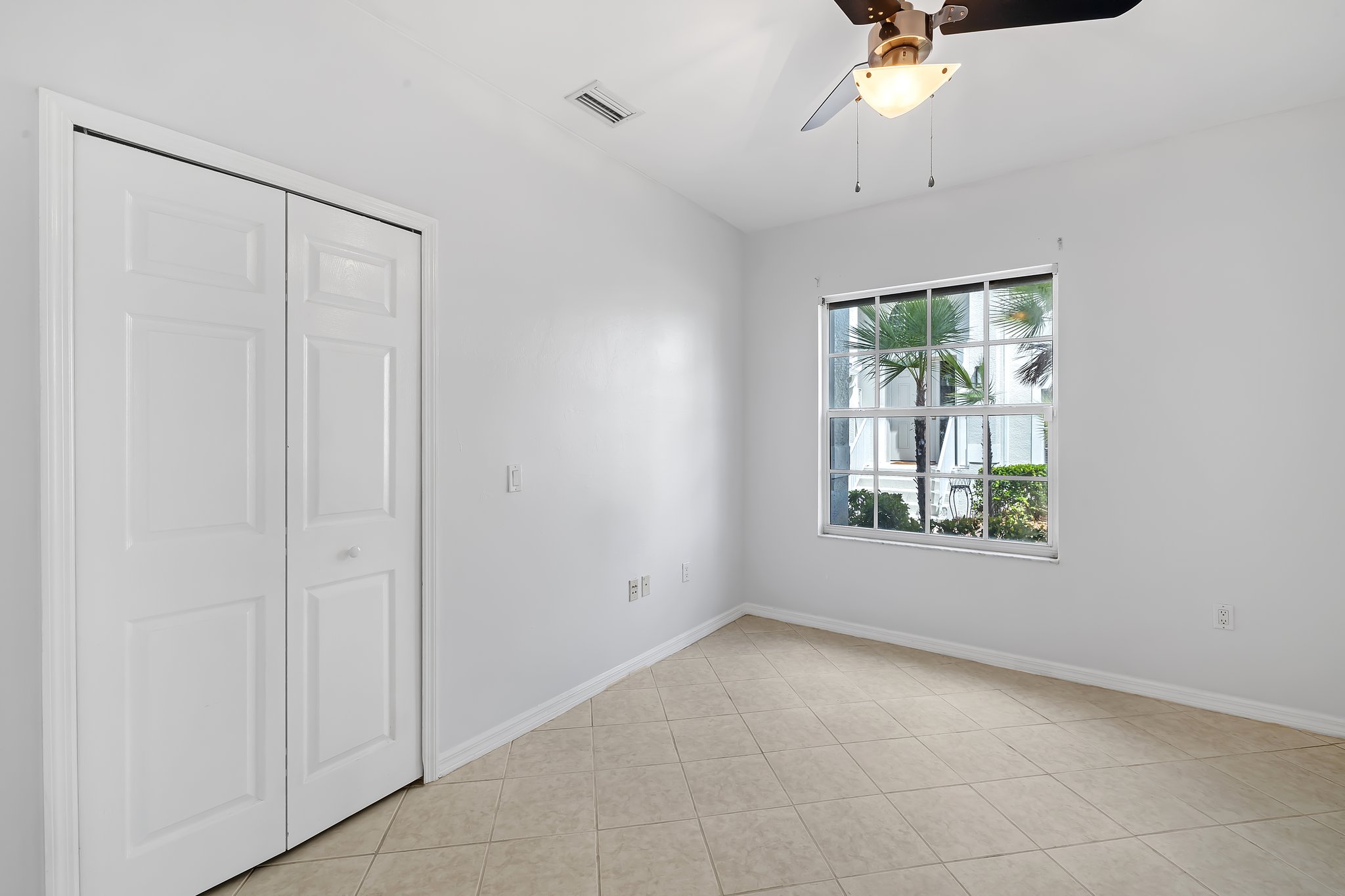 Guest Bedroom 1-1.jpg