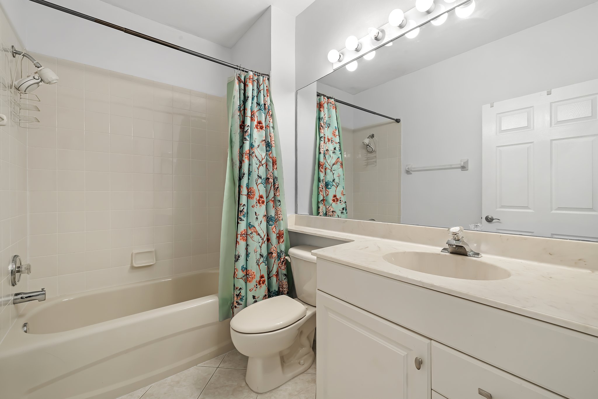 Guest Bathroom 1.jpg
