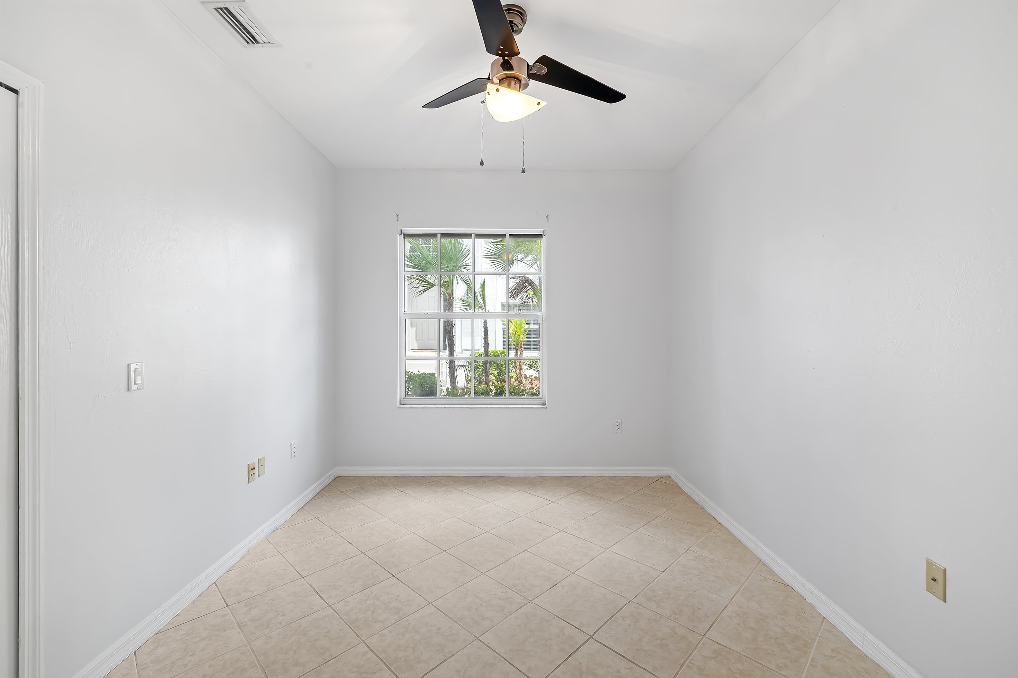 Guest Bedroom 1-2.jpg