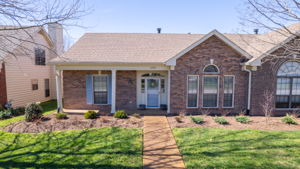 1 Level living in 55+ Morningside just minutes from Cool Springs.