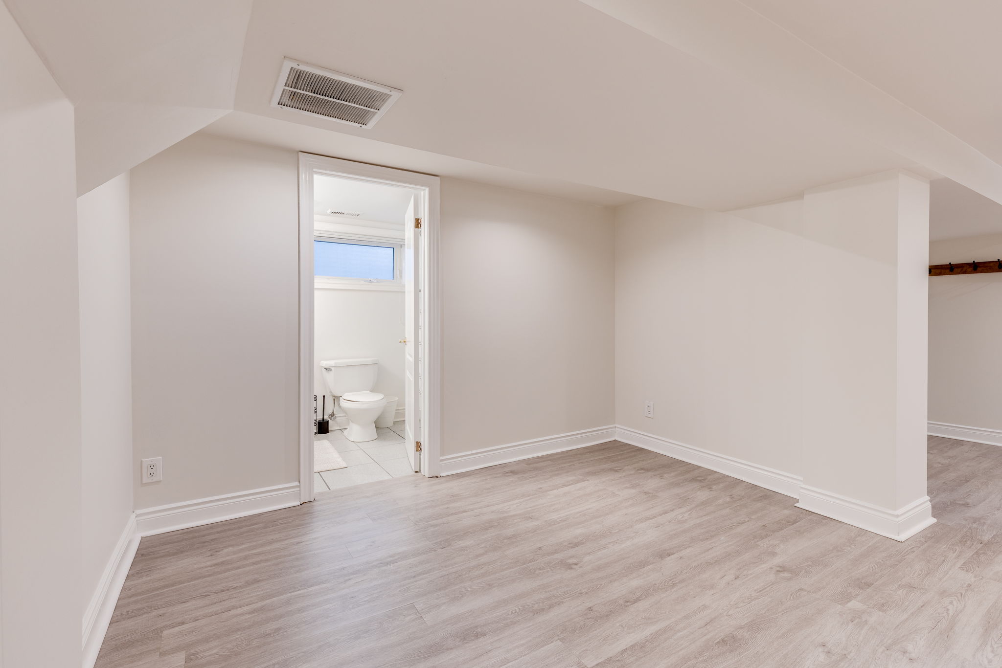 Toronto property showcase — delivered property photograph 8
