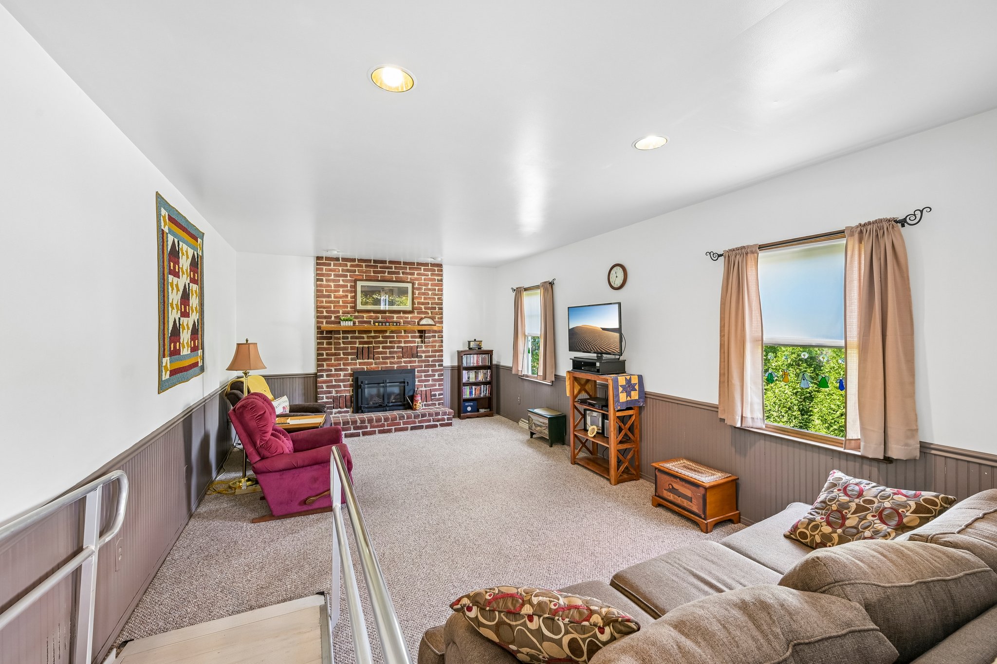 Maplewood Dr-S0310-011.jpg
