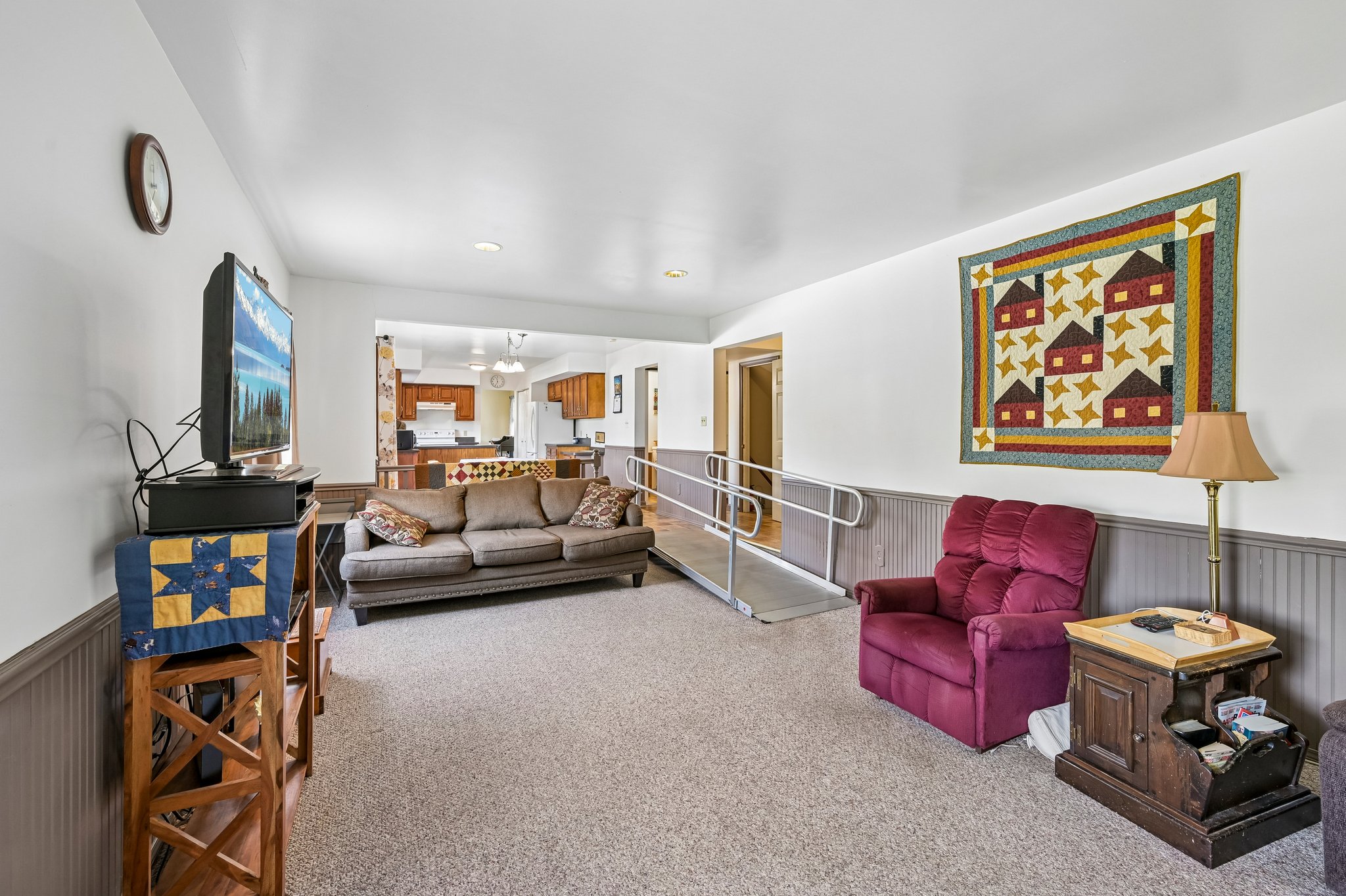 Maplewood Dr-S0310-013.jpg