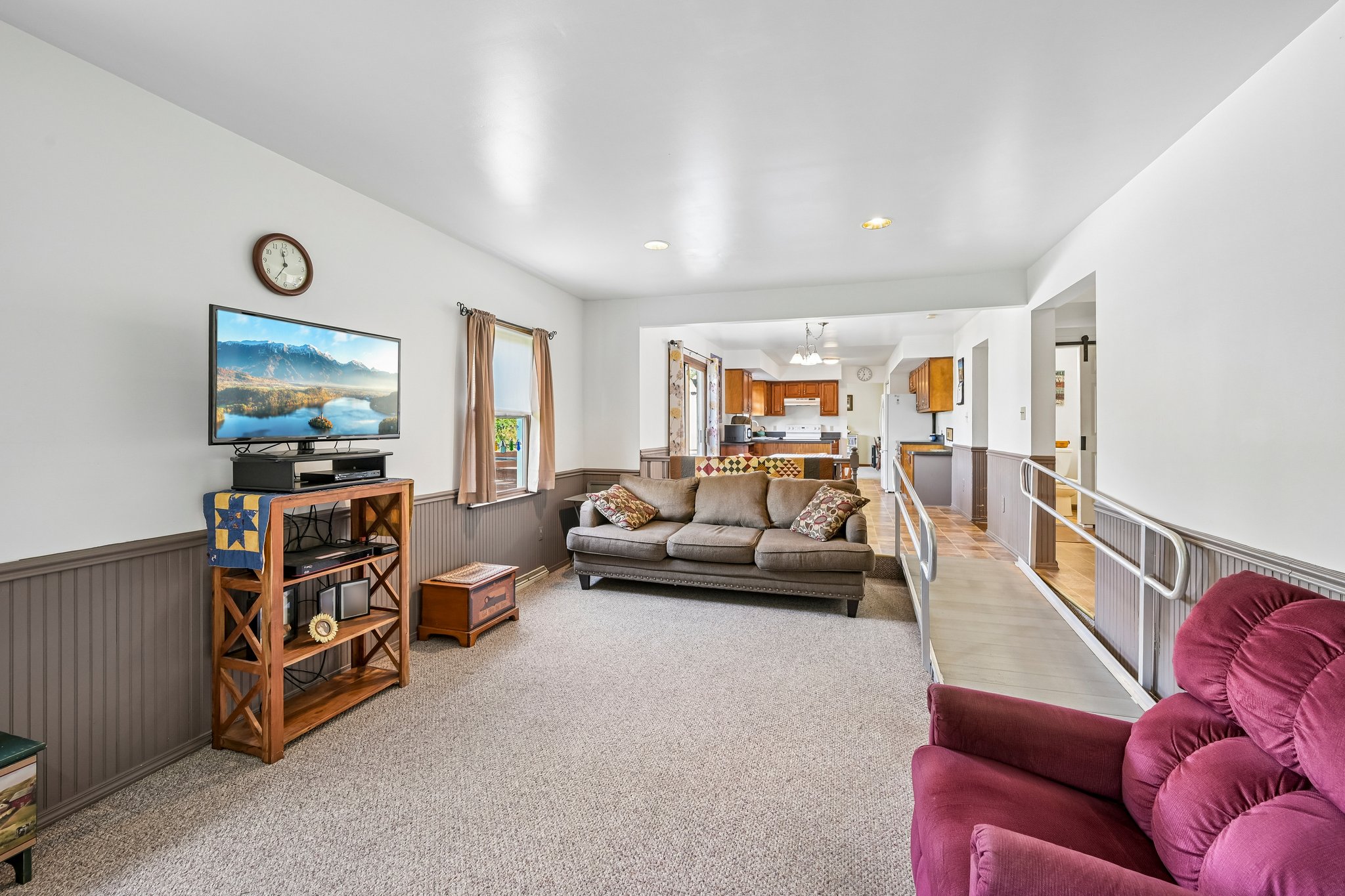 Maplewood Dr-S0310-014.jpg