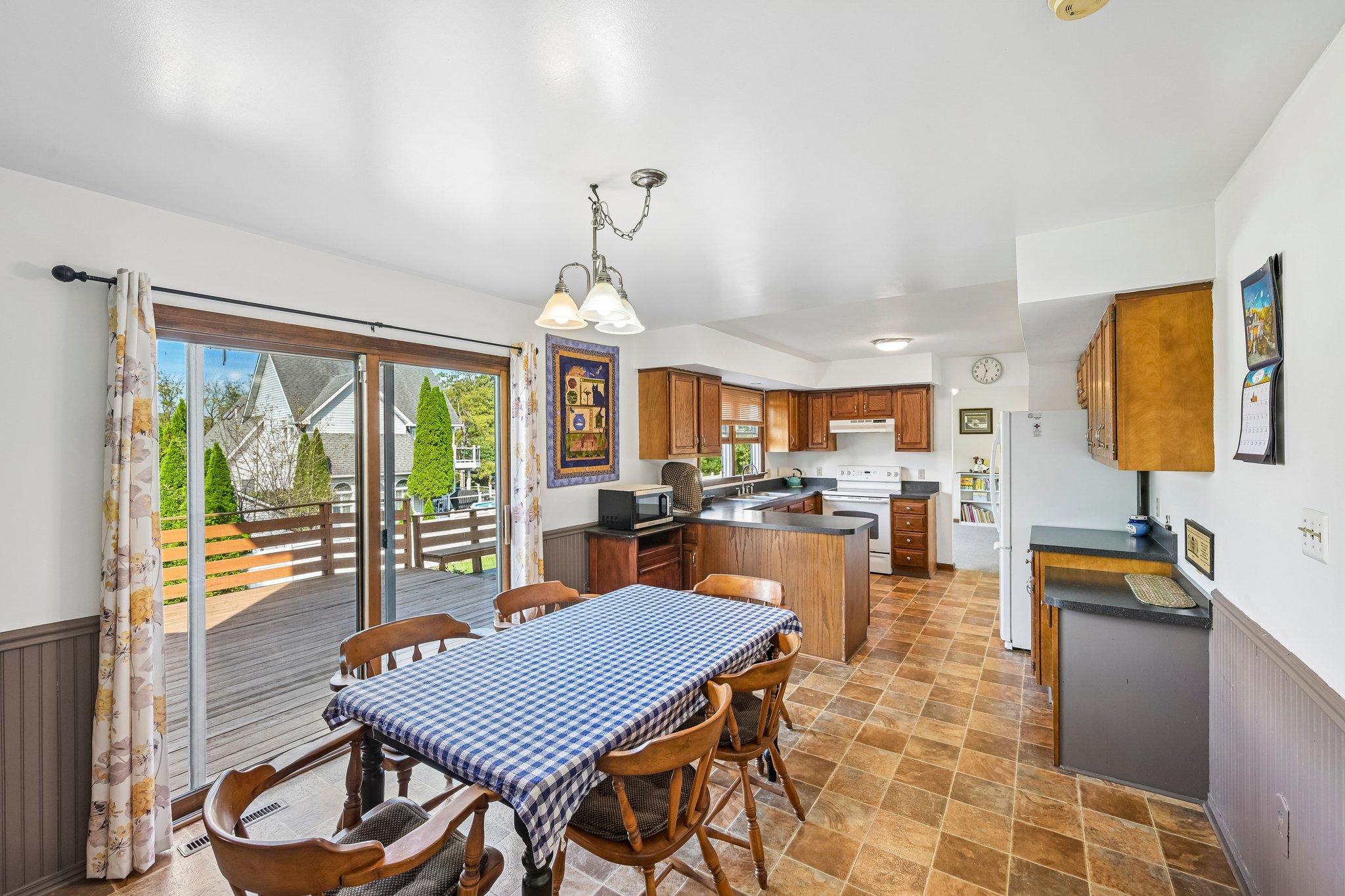 Maplewood Dr-S0310-016.jpg
