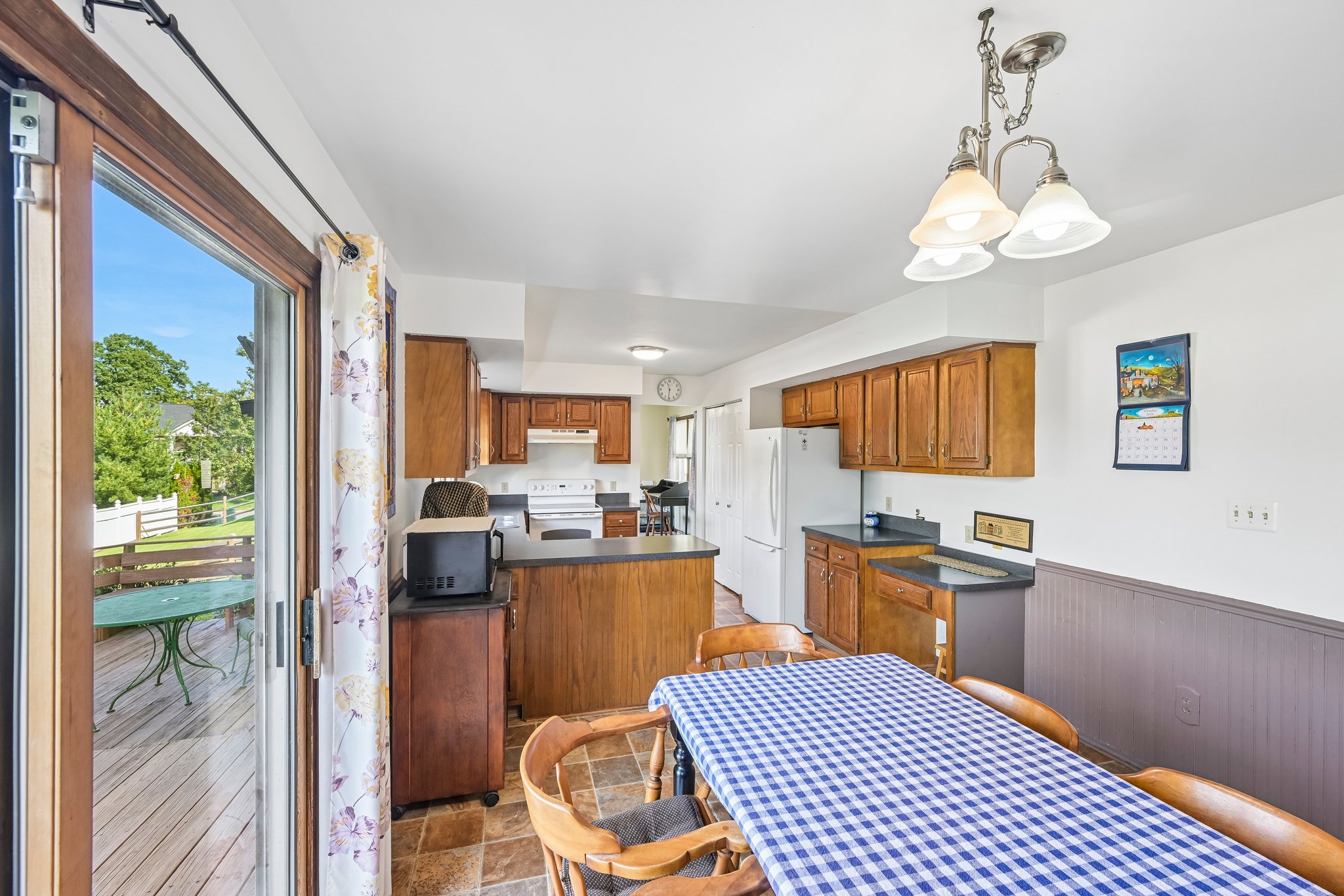 Maplewood Dr-S0310-020.jpg