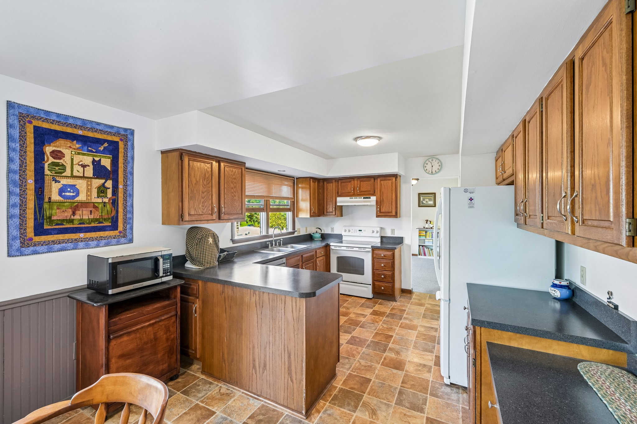 Maplewood Dr-S0310-021.jpg