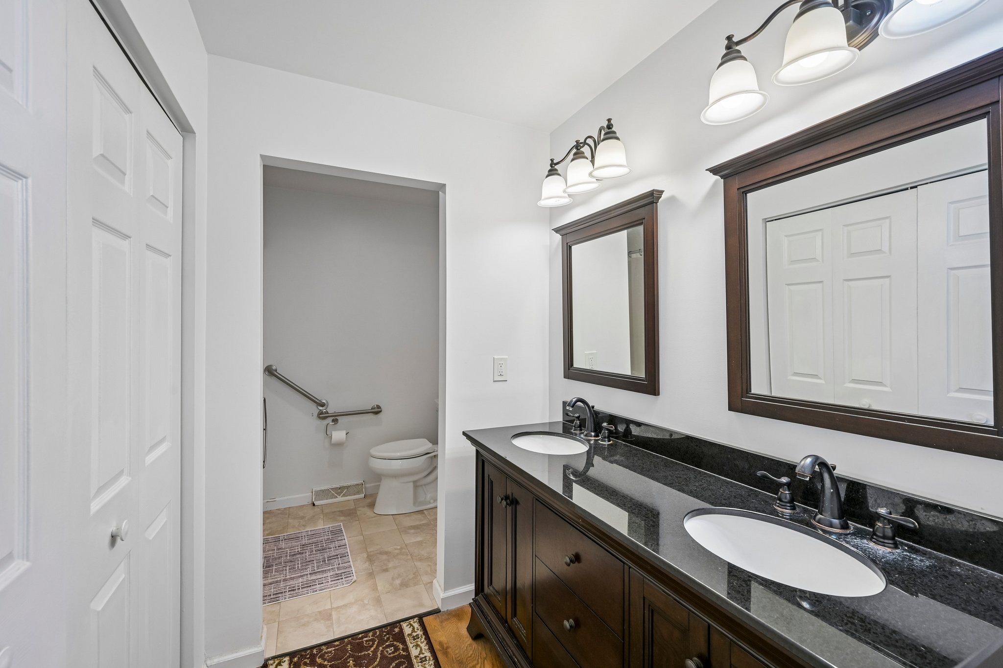 Maplewood Dr-S0310-048.jpg