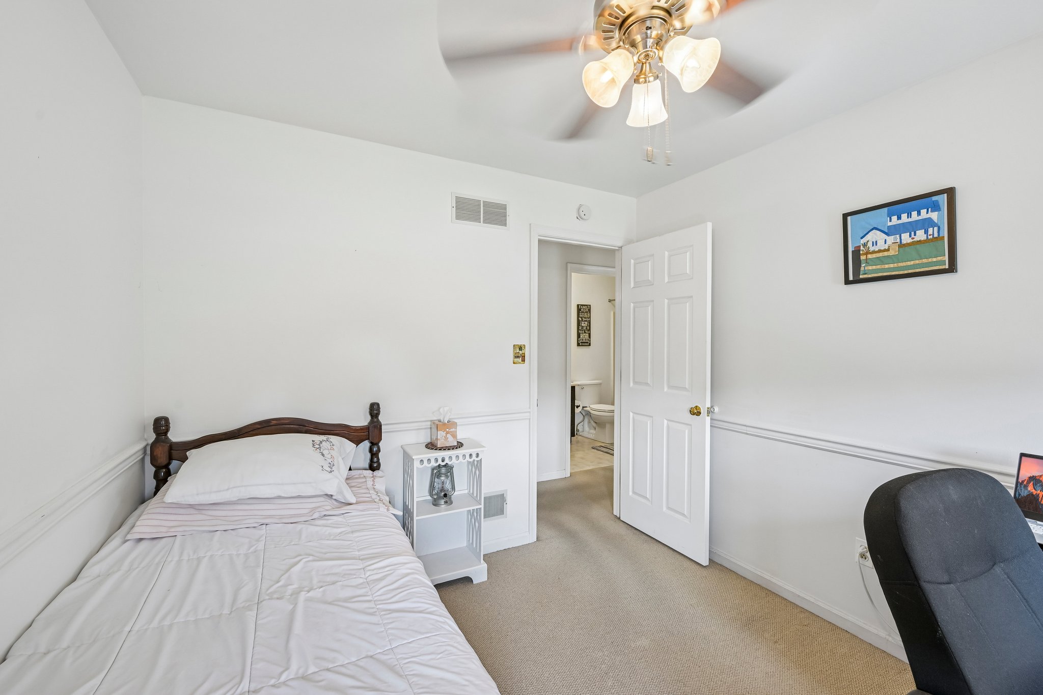Maplewood Dr-S0310-052.jpg
