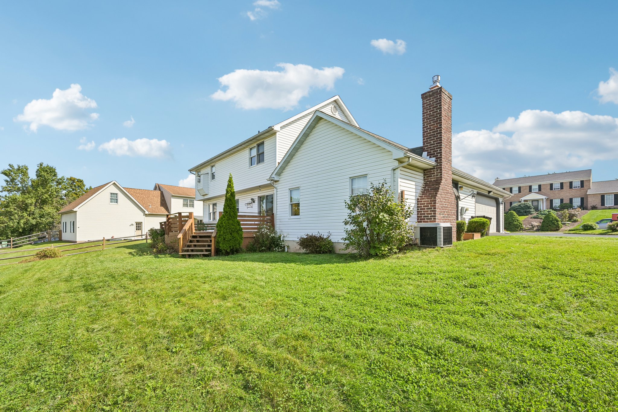 Maplewood Dr-S0310-062.jpg