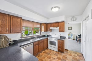 Maplewood Dr-S0310-019.jpg