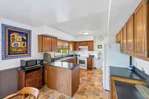 Maplewood Dr-S0310-021.jpg