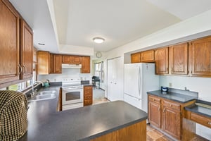 Maplewood Dr-S0310-022.jpg