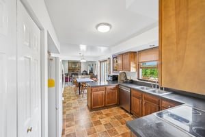 Maplewood Dr-S0310-023.jpg