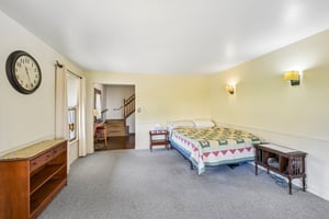 Maplewood Dr-S0310-025.jpg