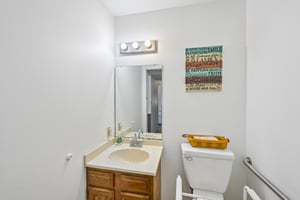 Maplewood Dr-S0310-032.jpg