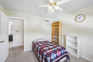 Maplewood Dr-S0310-038.jpg