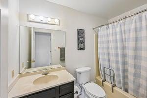 Maplewood Dr-S0310-039.jpg