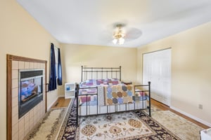 Maplewood Dr-S0310-045.jpg