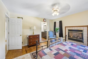 Maplewood Dr-S0310-046.jpg