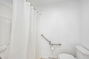 Maplewood Dr-S0310-049.jpg