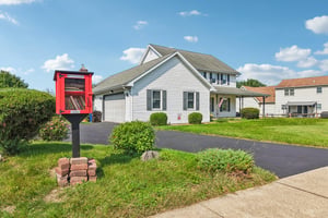 Maplewood Dr-S0310-068.jpg