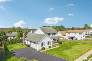 Maplewood Dr-S0310-069.jpg