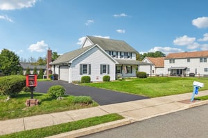 Maplewood Dr-S0310-070.jpg