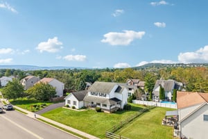 Maplewood Dr-S0310-079.jpg