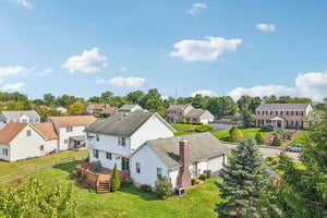 Maplewood Dr-S0310-084.jpg