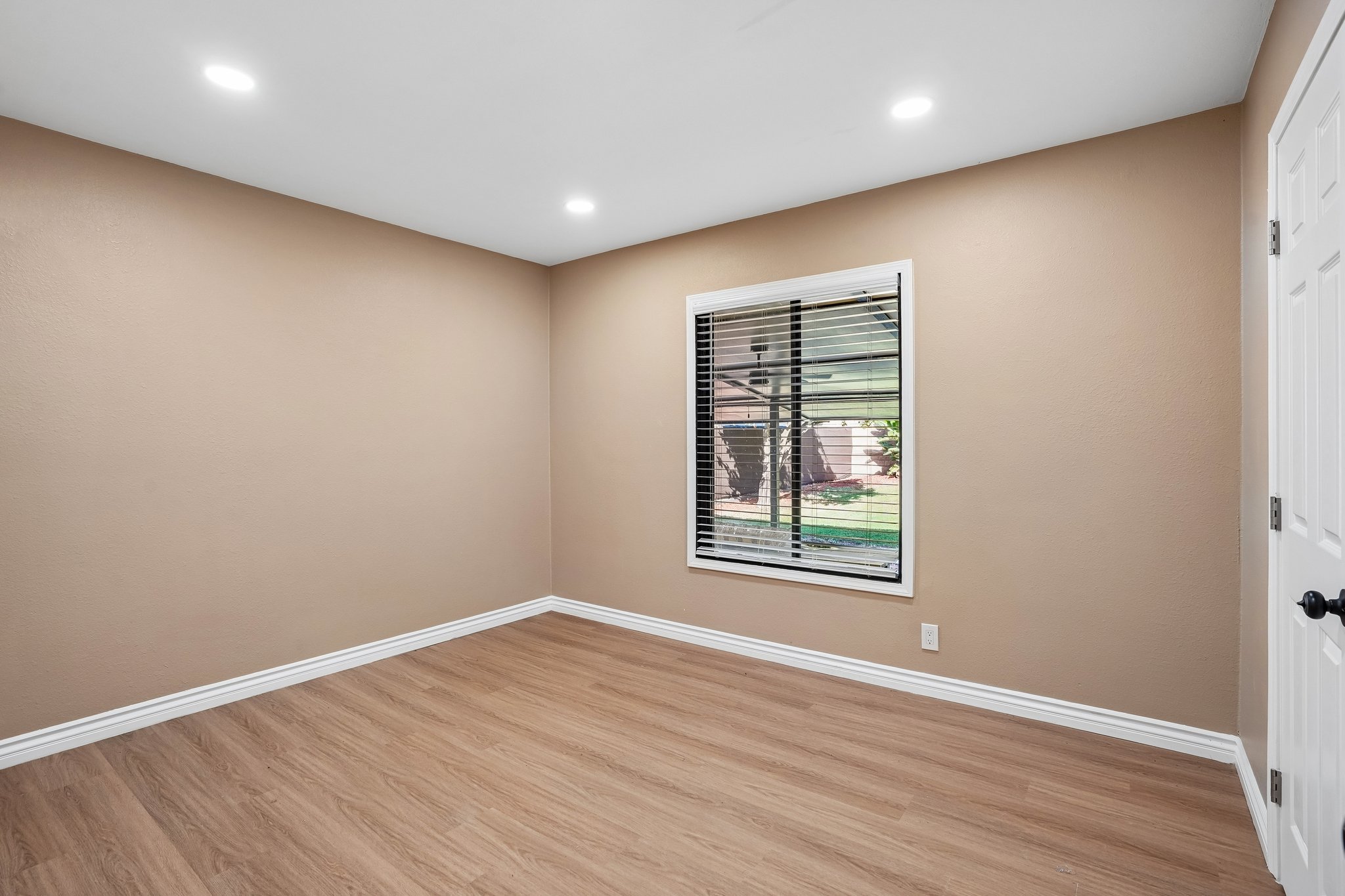 Phelan Ln-S0110-018.jpg