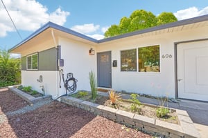 W 9th St-S1905-007.jpg