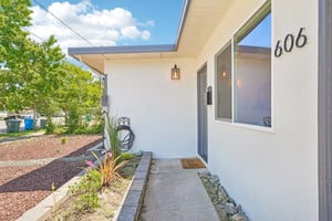 W 9th St-S1905-008.jpg