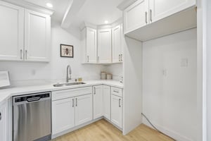 W 9th St-S1905-030.jpg