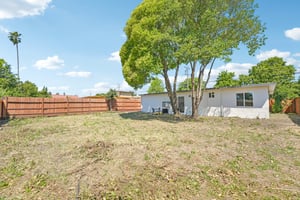 W 9th St-S1905-049.jpg