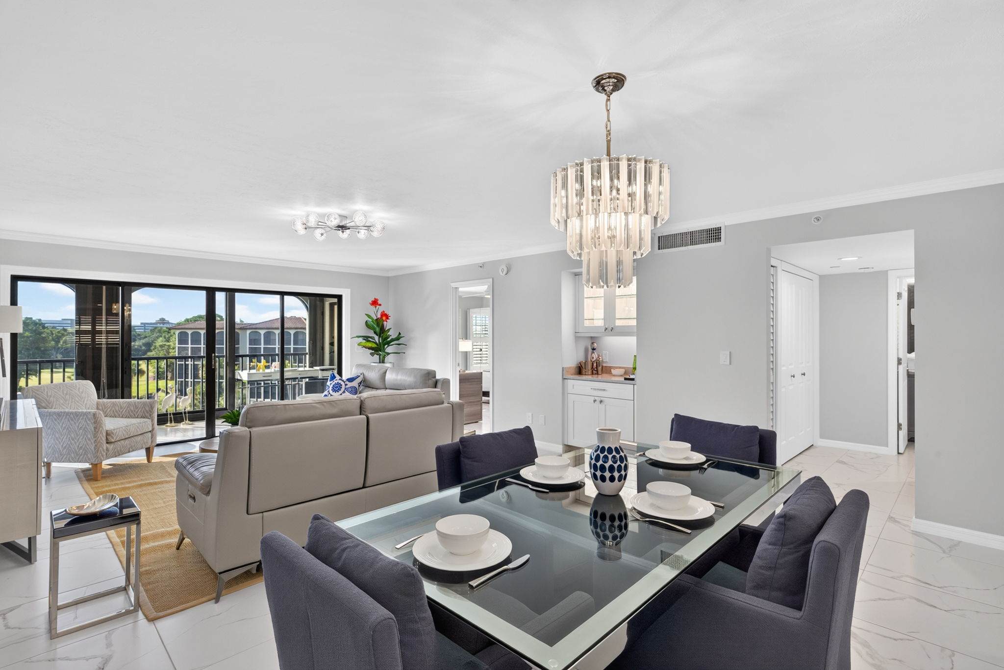 Dining Room 3 of 4