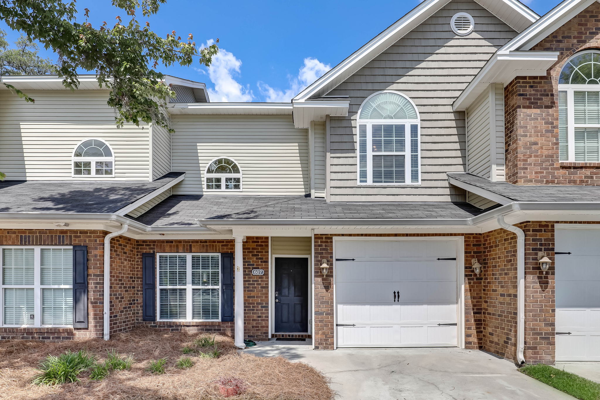 Welcome to 607 Kendal Ct