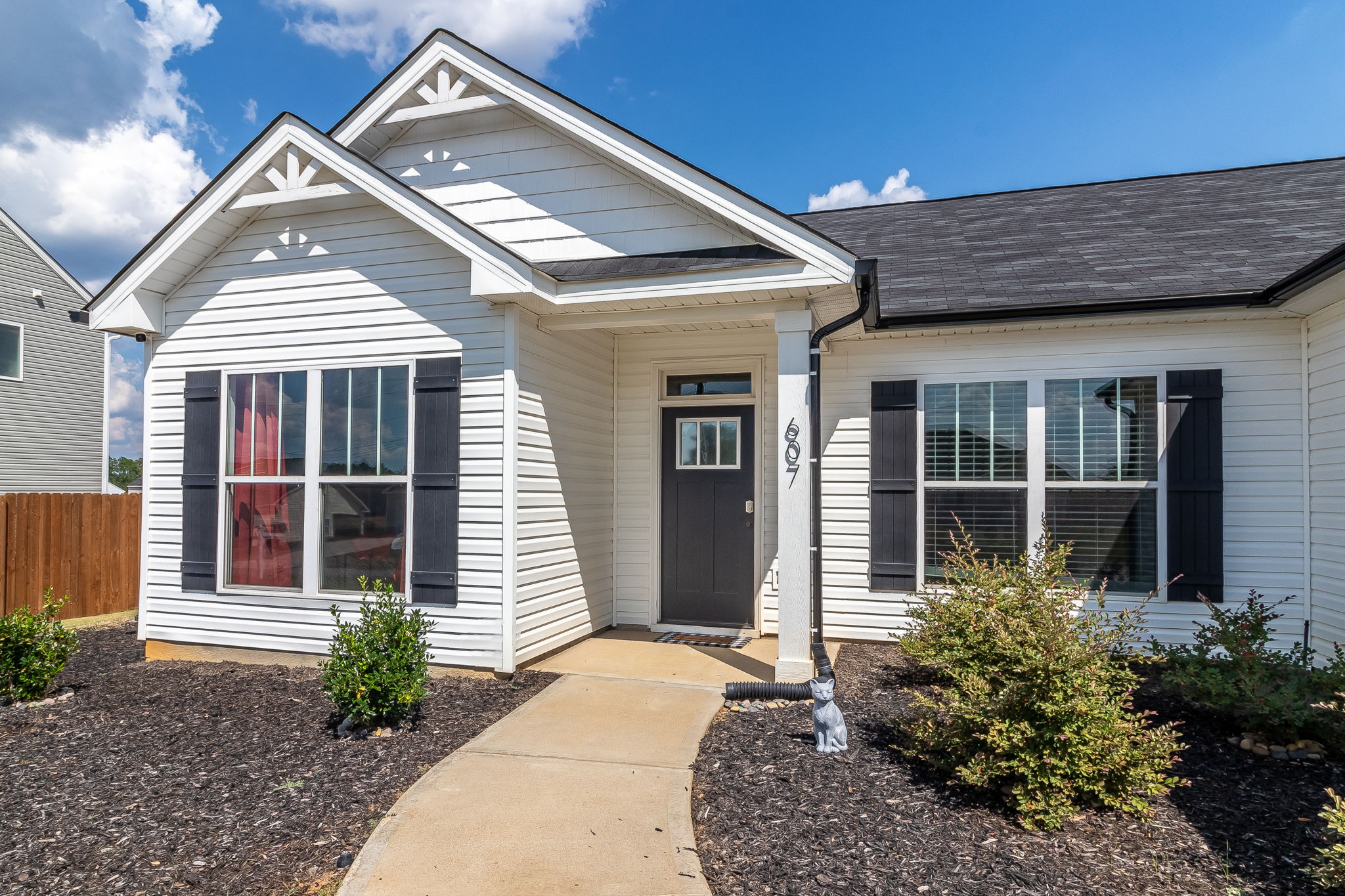 Front Porch/Entrance