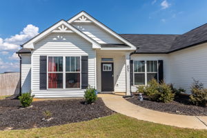 Front Porch/Entrance