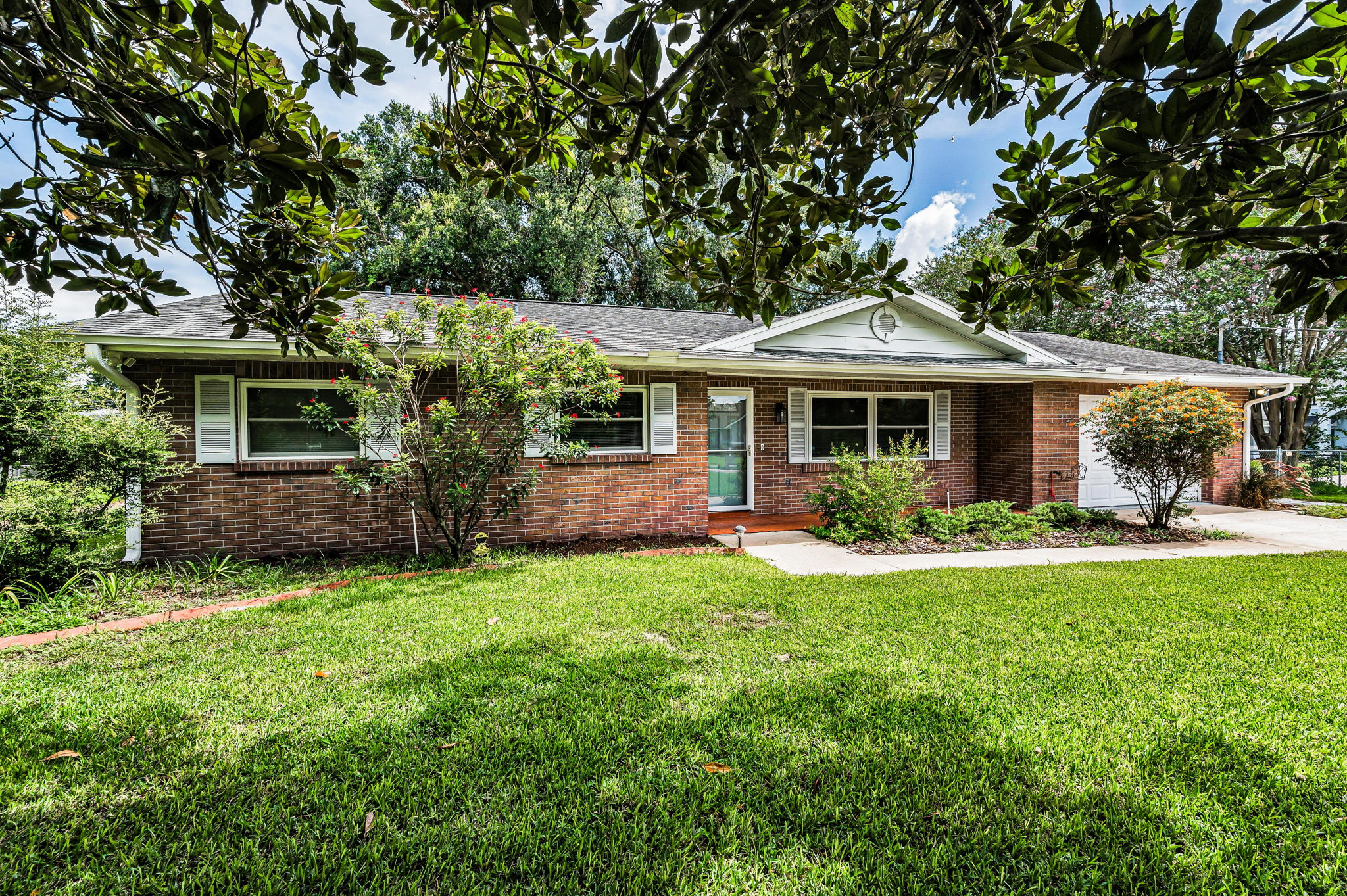 Front Exterior10