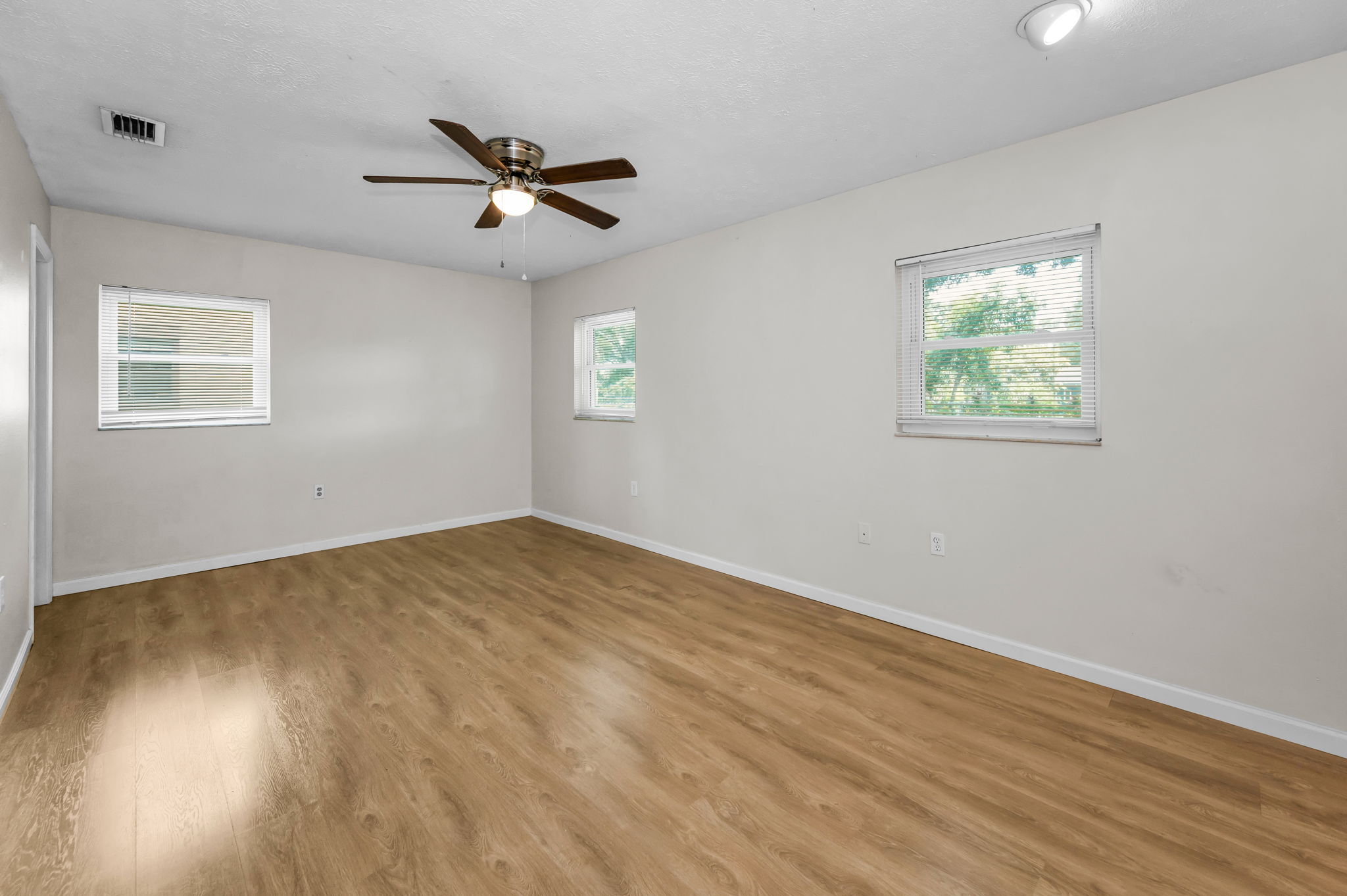 Primary Bedroom1a