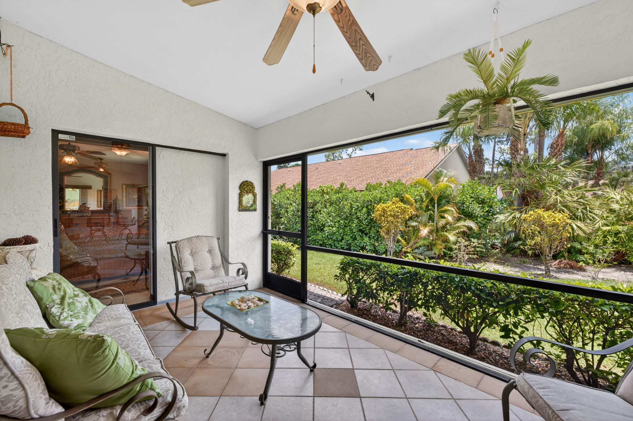 Lanai 1 of 4
