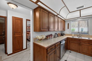 Kitchen 3 of 4