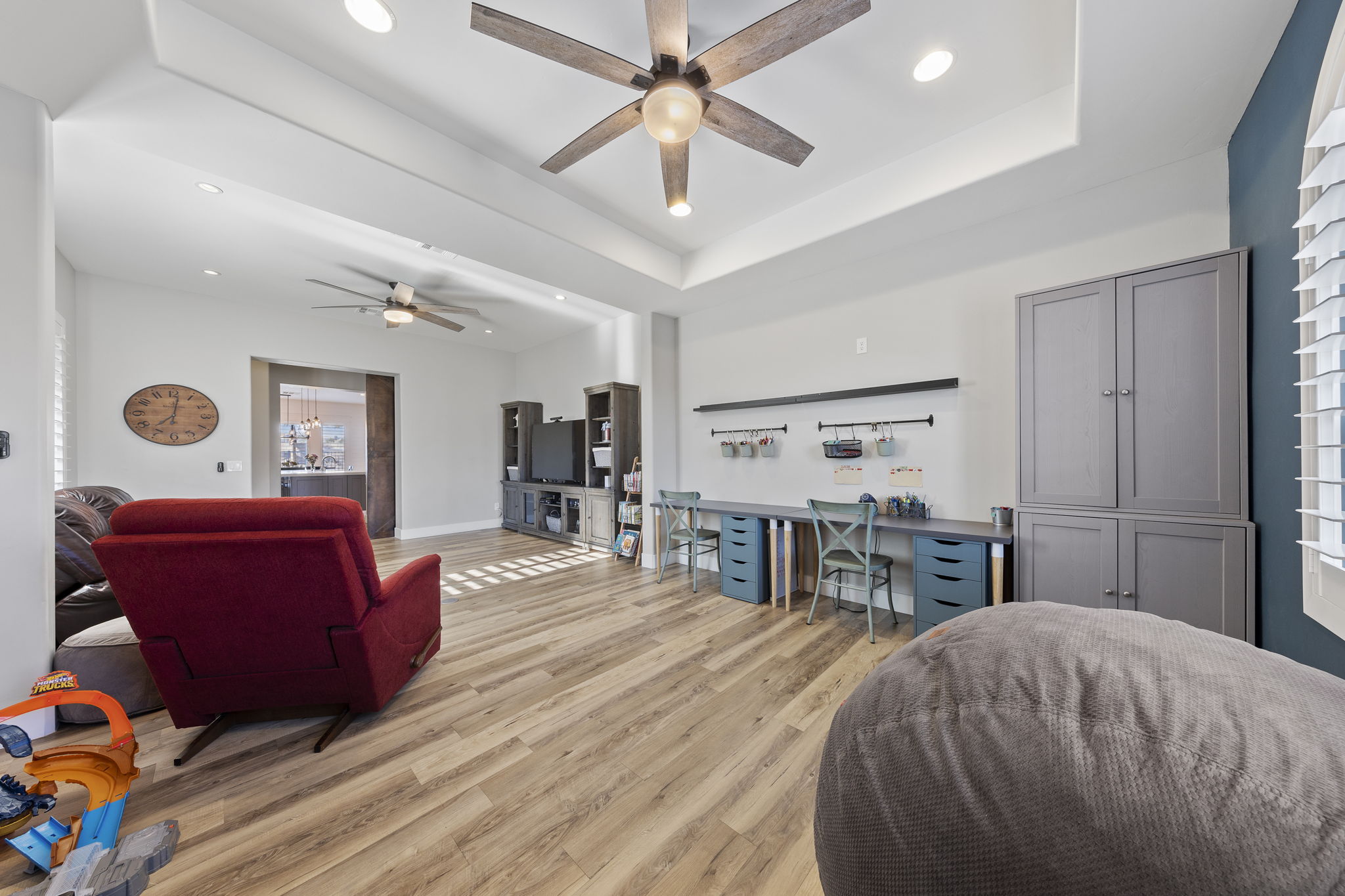 Photo 42