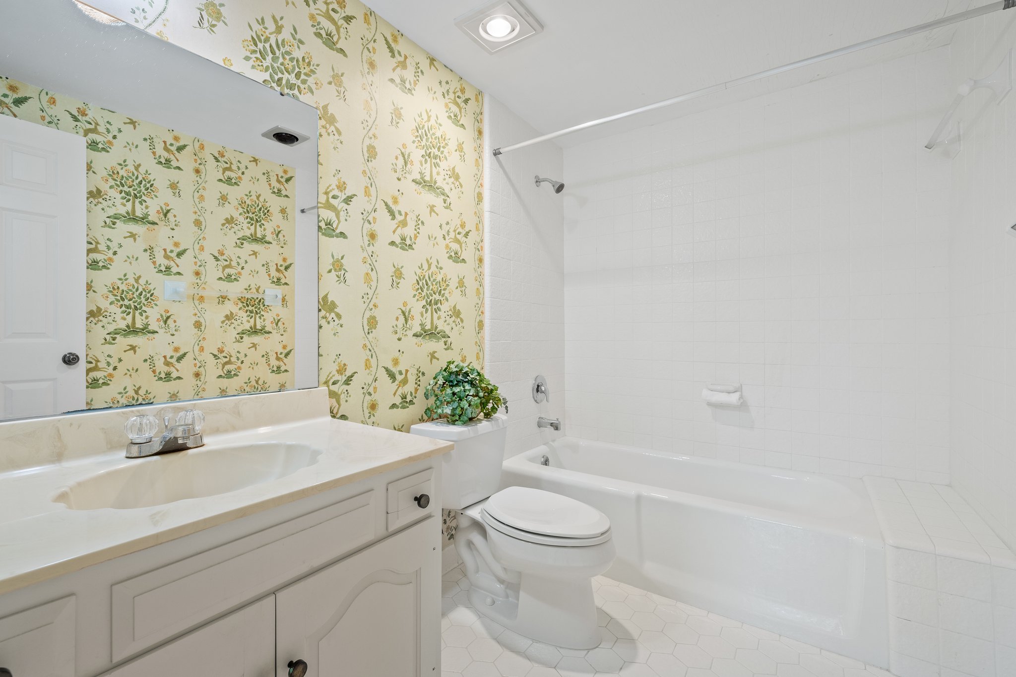 Guest Bathroom 2.jpg