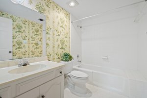 Guest Bathroom 2.jpg