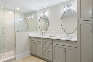 Primary Bathroom 2.jpg